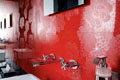 Красная плитка для ванной