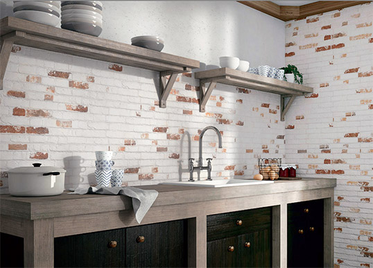 Акцентная стена на кухне с помощью плитки